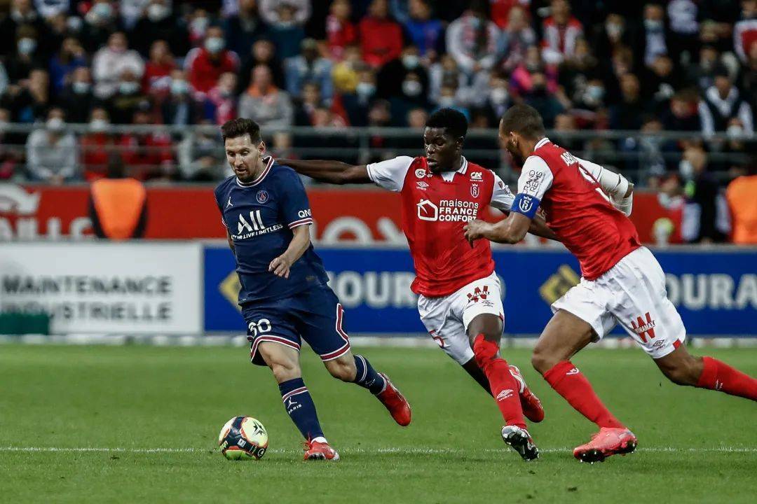 关于摩纳哥客场逼平特鲁瓦，保持不败纪录的信息