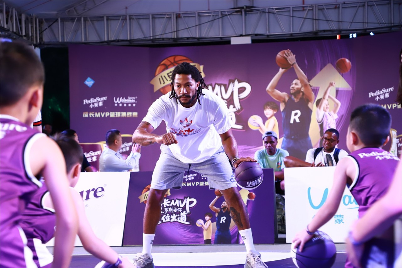 包含熊猫队参加篮球赛，给粉丝带来欢乐时光的词条