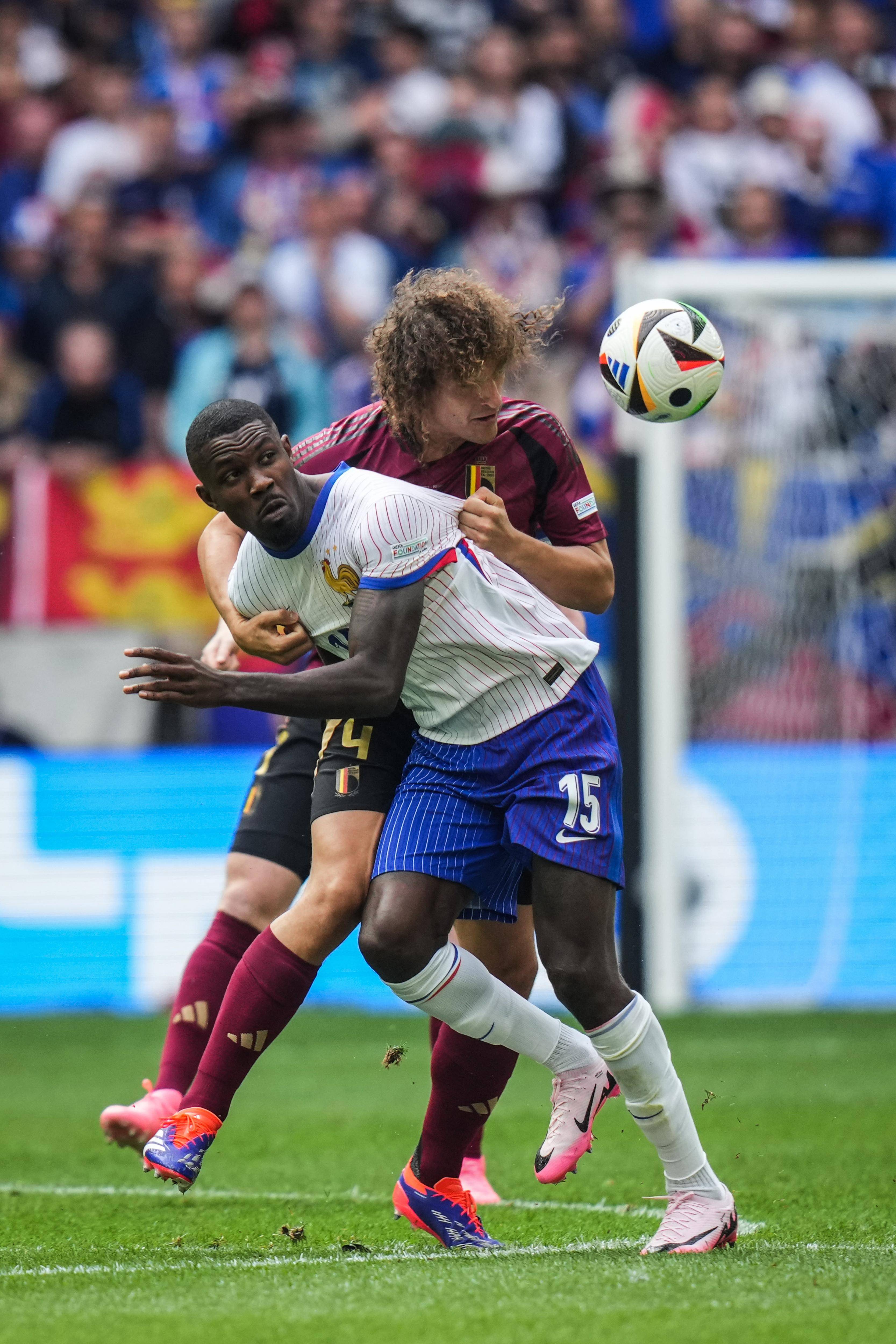 法国田径运动员实力出众,晋级决赛 法国田径运动员实力出众,晋级决赛