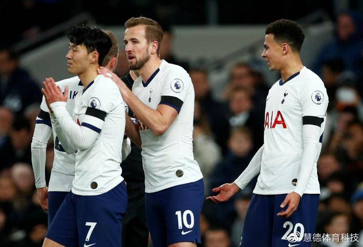 包含托特纳姆热刺再遭失利，球队士气低迷难振！的词条