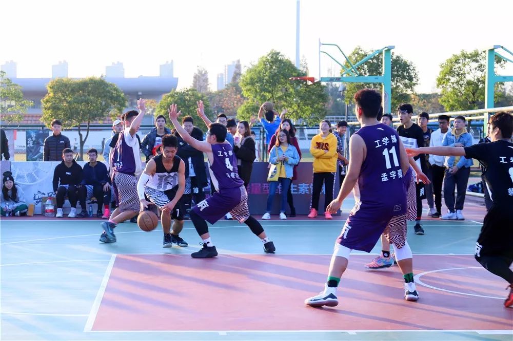 关于冠军之争悬念丛生,胜者闪耀赛场!的信息 关于冠军之争悬念丛生,胜者闪耀赛场!的信息