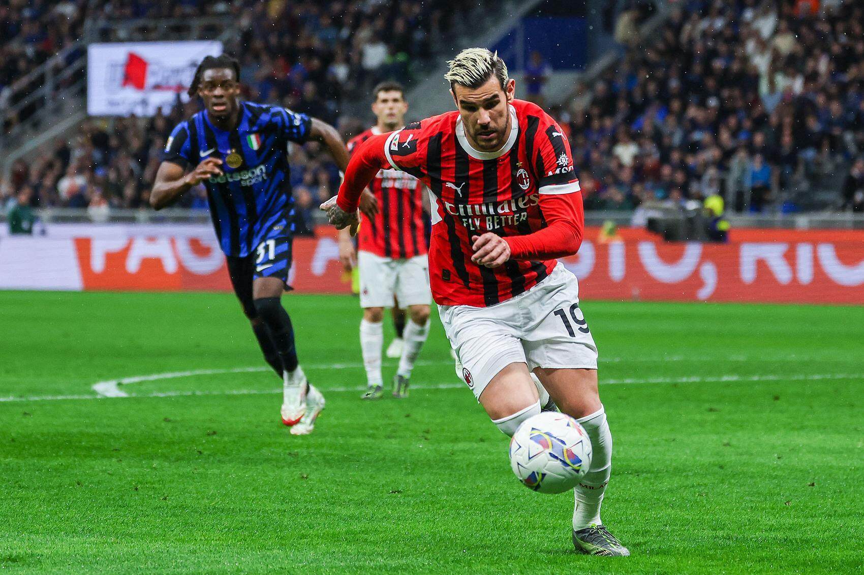 关于AC米兰遭遇对手疯狂反扑,险胜终场哨的信息 关于AC米兰遭遇对手疯狂反扑,险胜终场哨的信息