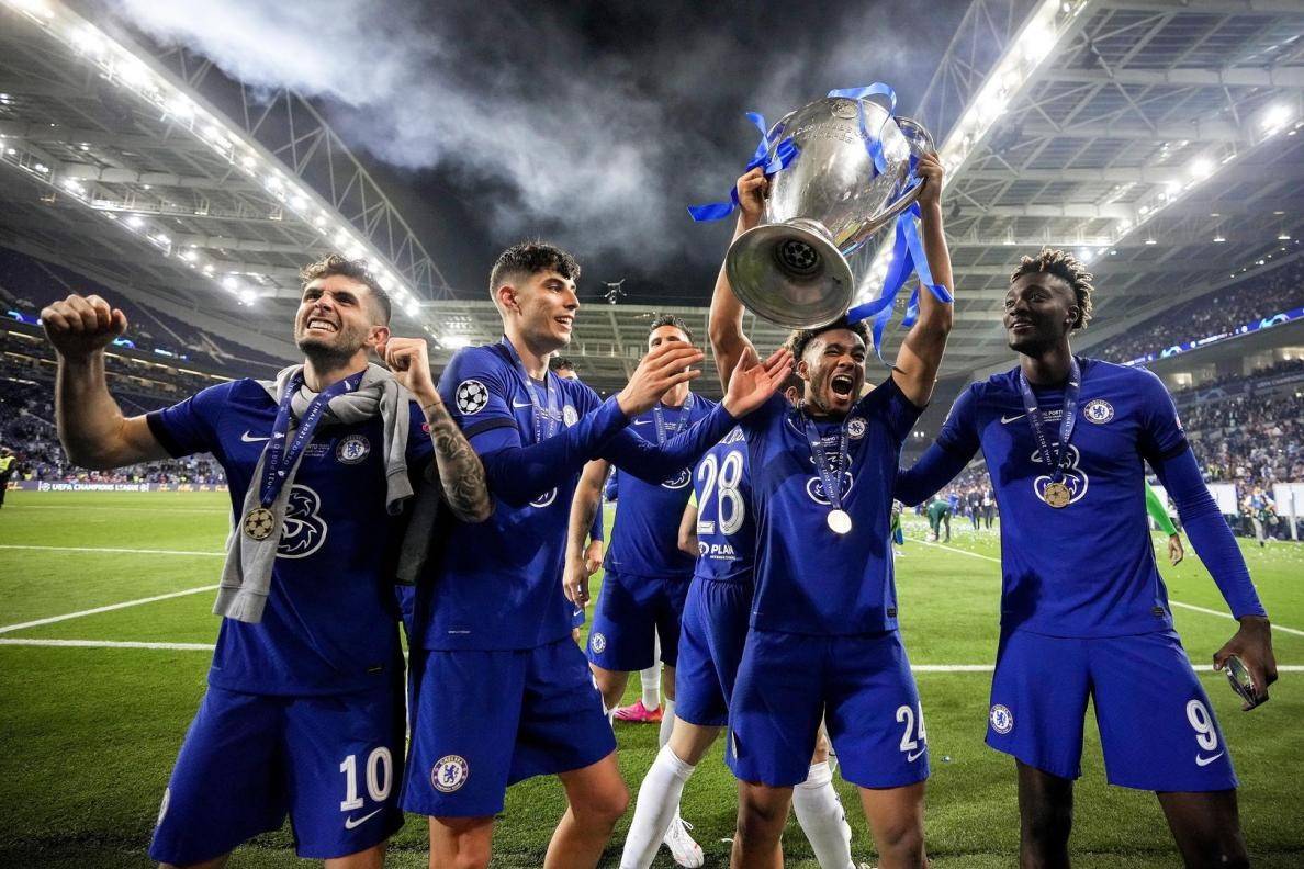 豪门球队比拼足球盛事冠军奖杯的简单介绍 豪门球队比拼足球盛事冠军奖杯的简单介绍