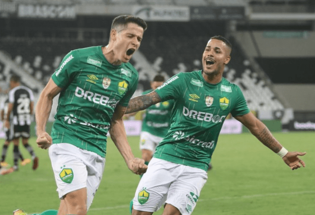 关于汉堡SV客场苦战，艰难逼平对手的信息