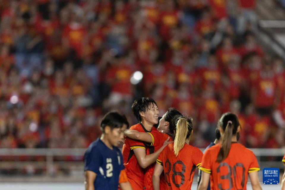 女足锦标赛中球员表现出色，瞩目