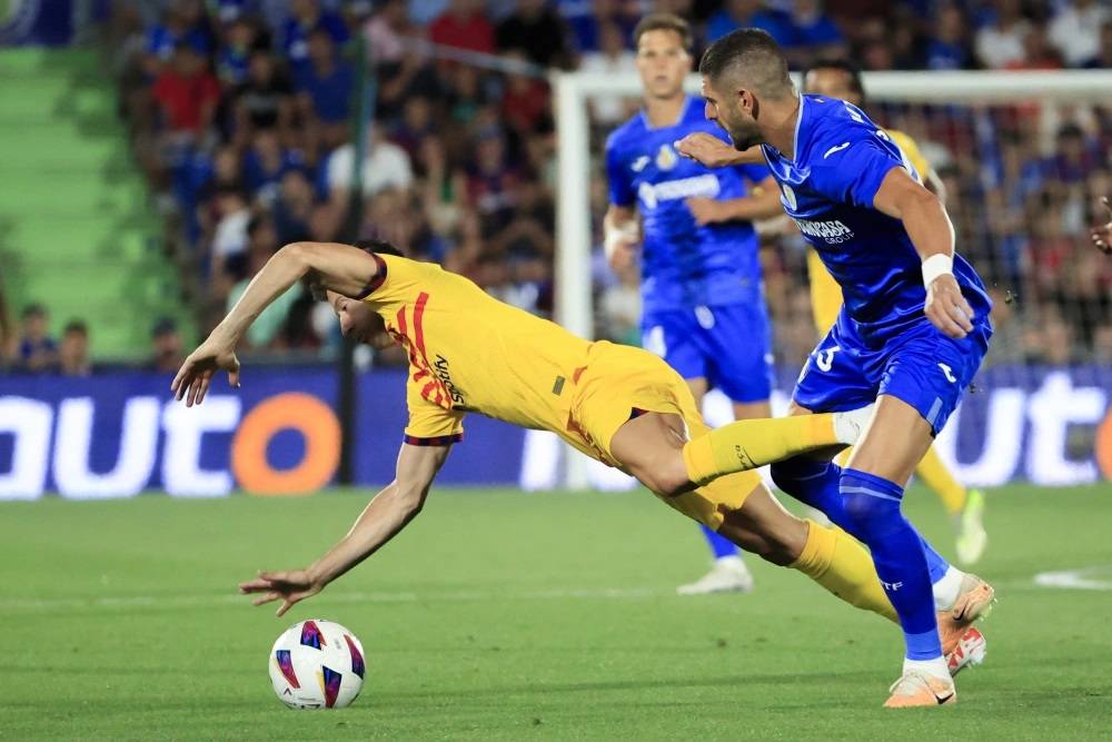 瓦伦西亚大获全胜，欧冠比赛震惊全球