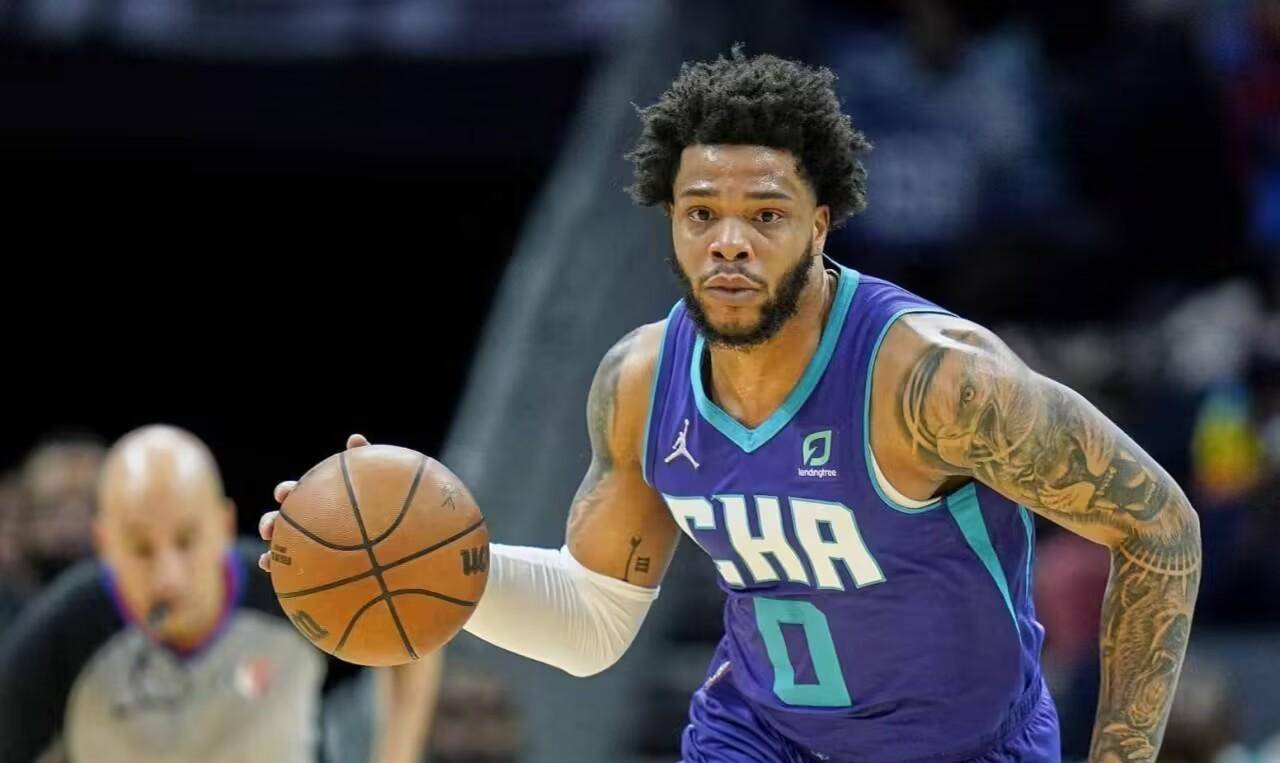 包含快船队在客场以分较大优势击败黄蜂队的词条 包含快船队在客场以分较大优势击败黄蜂队的词条