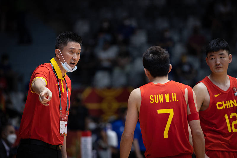 青海男篮团结一心，赢得关键比赛