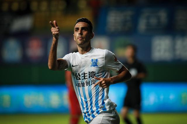 包含重庆力帆主场-小胜广州富力，取得关键胜利的词条