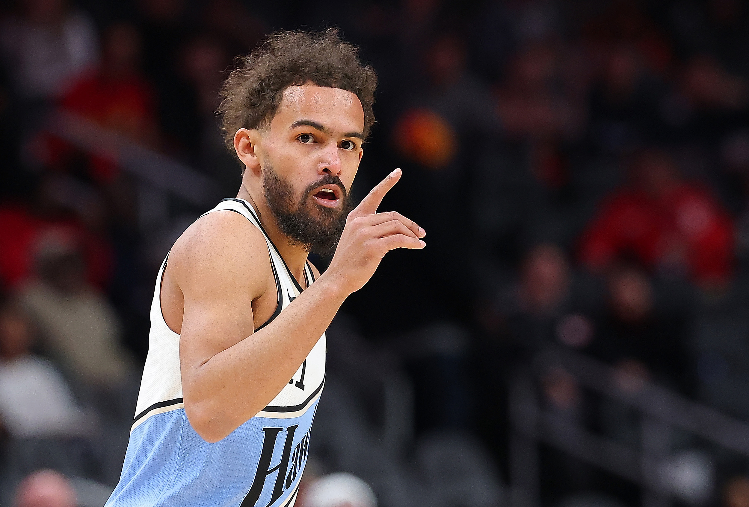 老鹰险胜劲旅，特雷-杨关键时刻犀利命中决胜球