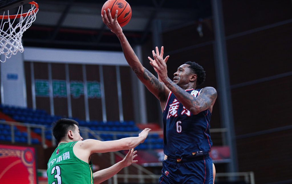 关于KT横扫曼城，兹维列夫三分雨点燃全场强强对话季后赛，技惊四座的信息