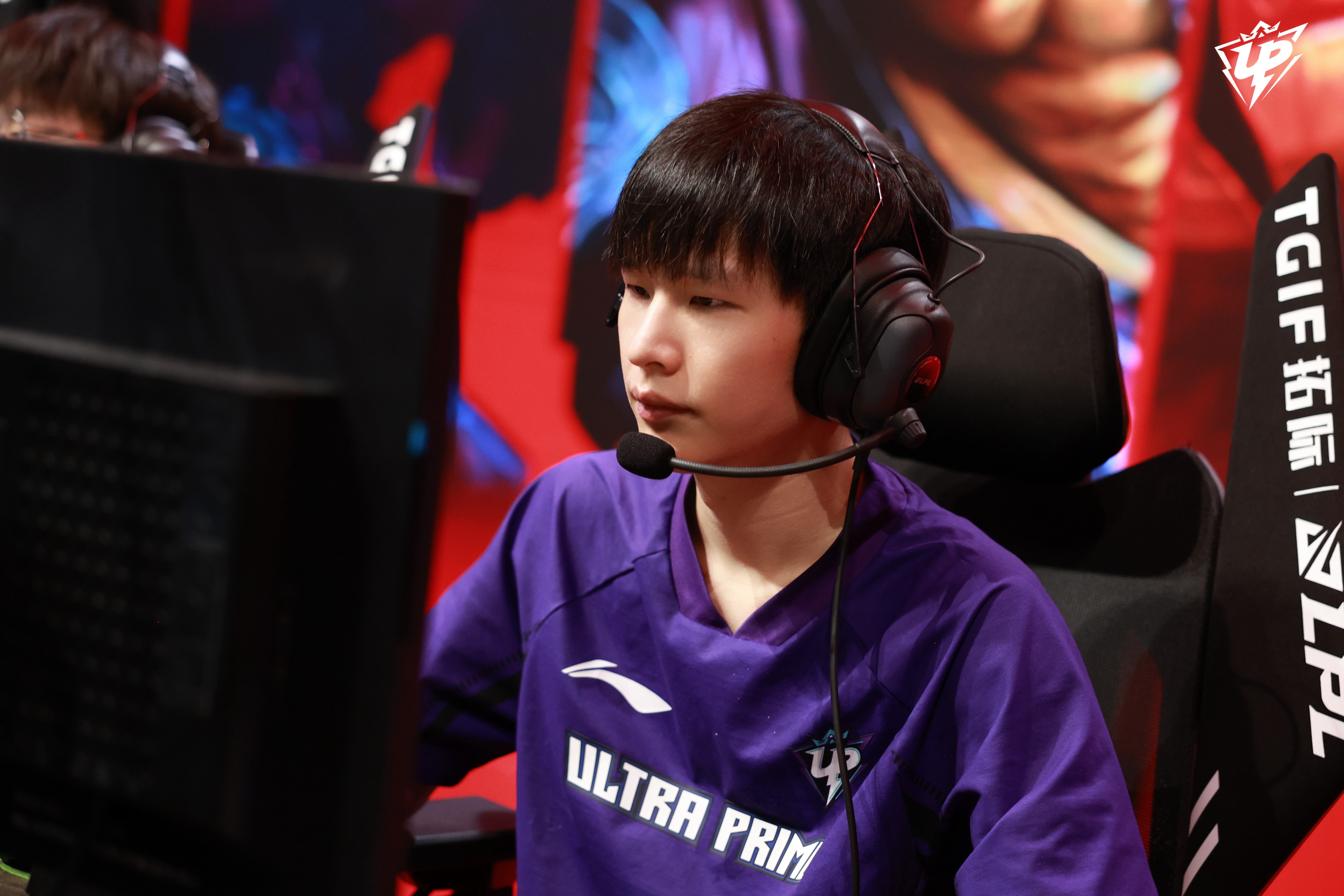 关于英雄联盟球员突破自我，表现堪称完美的信息